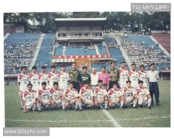 广州足球队技术争议引发热议球迷与专家各执己见探讨战术选择